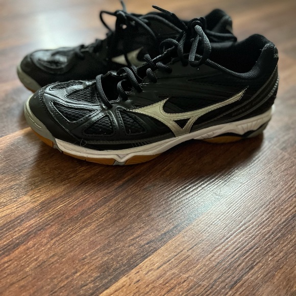 Mizuno Volleyball Shoes!✨ - Picture 2 of 7